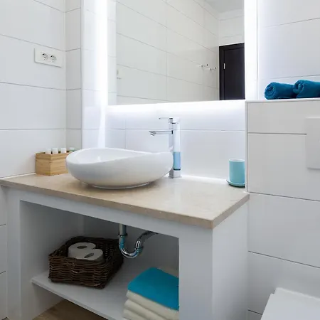 Nick Apartman *