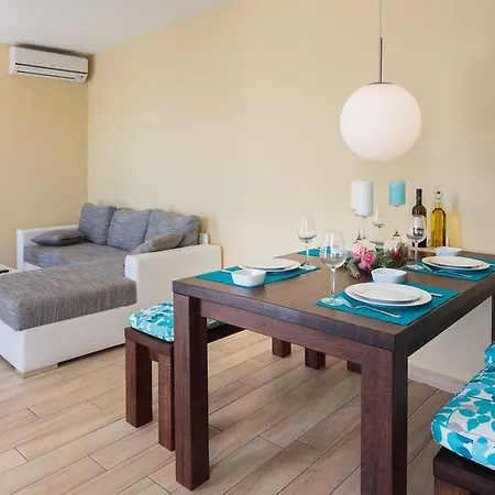 Nick Apartment